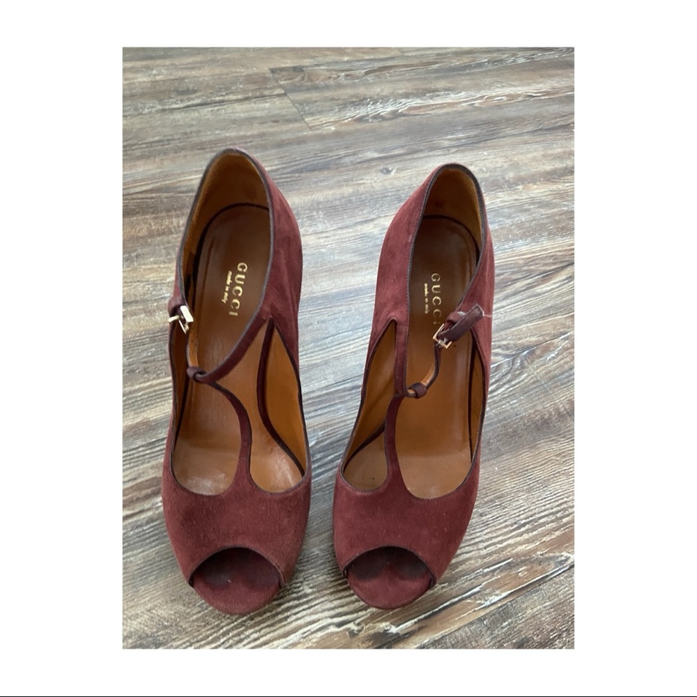 Gucci suede burgundy t-strap pumps